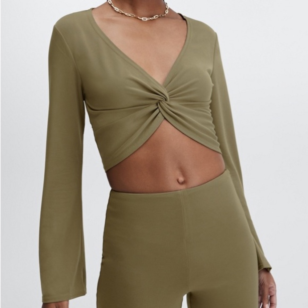 NWT Fabletics Sleek Knit Twist Front Top